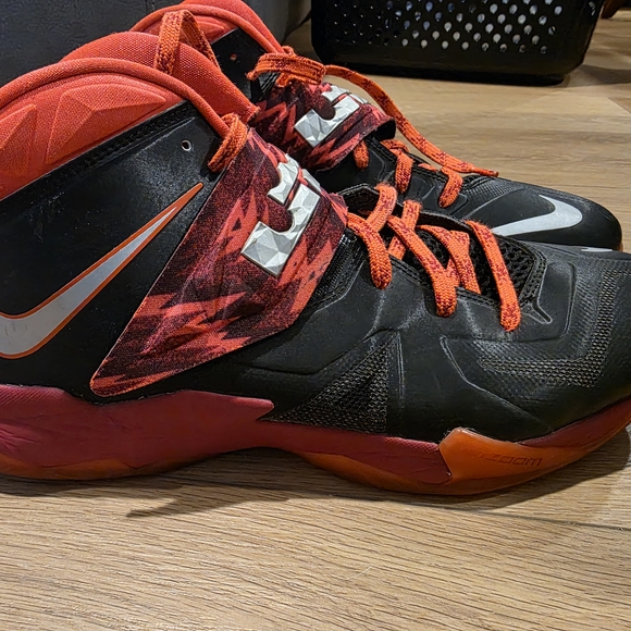 BARELY WORN Nike LeBron Soldier VII Size US 14 main image 2